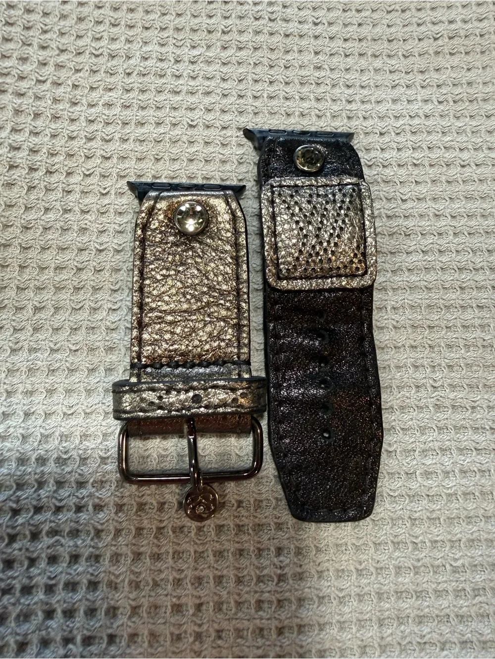 Louis Vuitton Spark*l Band Metallic Silver Leather with patch, size 2